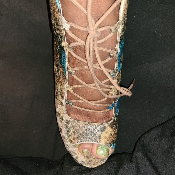 ZIGI SOHO SNAKE PRINT SHOES (SIZE 9) - Picture 2 of 8